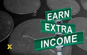 “Street sign with words ‘Earn Extra Income’ symbolizing ways to make additional money through side hustles and online income opportunities.”