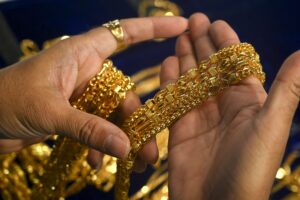 gold rate today Hyderabad with live 22K and 24K prices